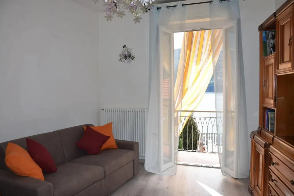 La Resilienza, Apartment With View, Carate Urio